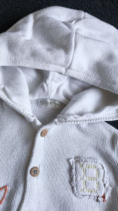 Biały sweterek rozpinany z kapturem 86 cm Mamas&Papas