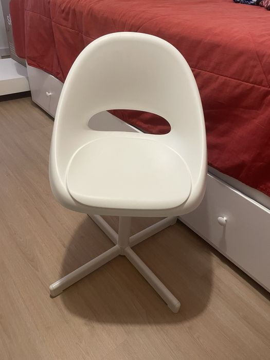 Conjunto cadeira e mesa de criança