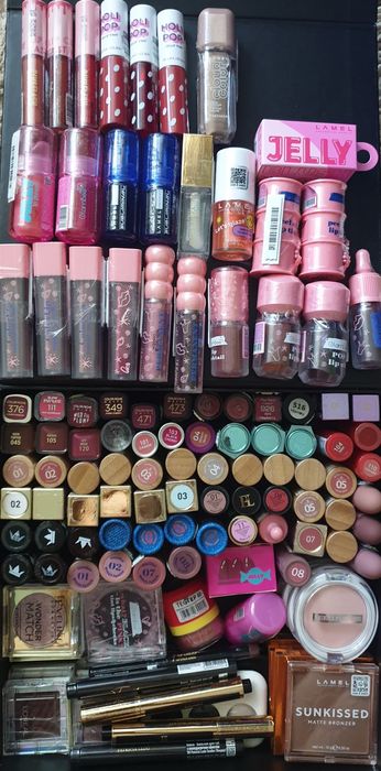 Помады Loreal / Maybelline