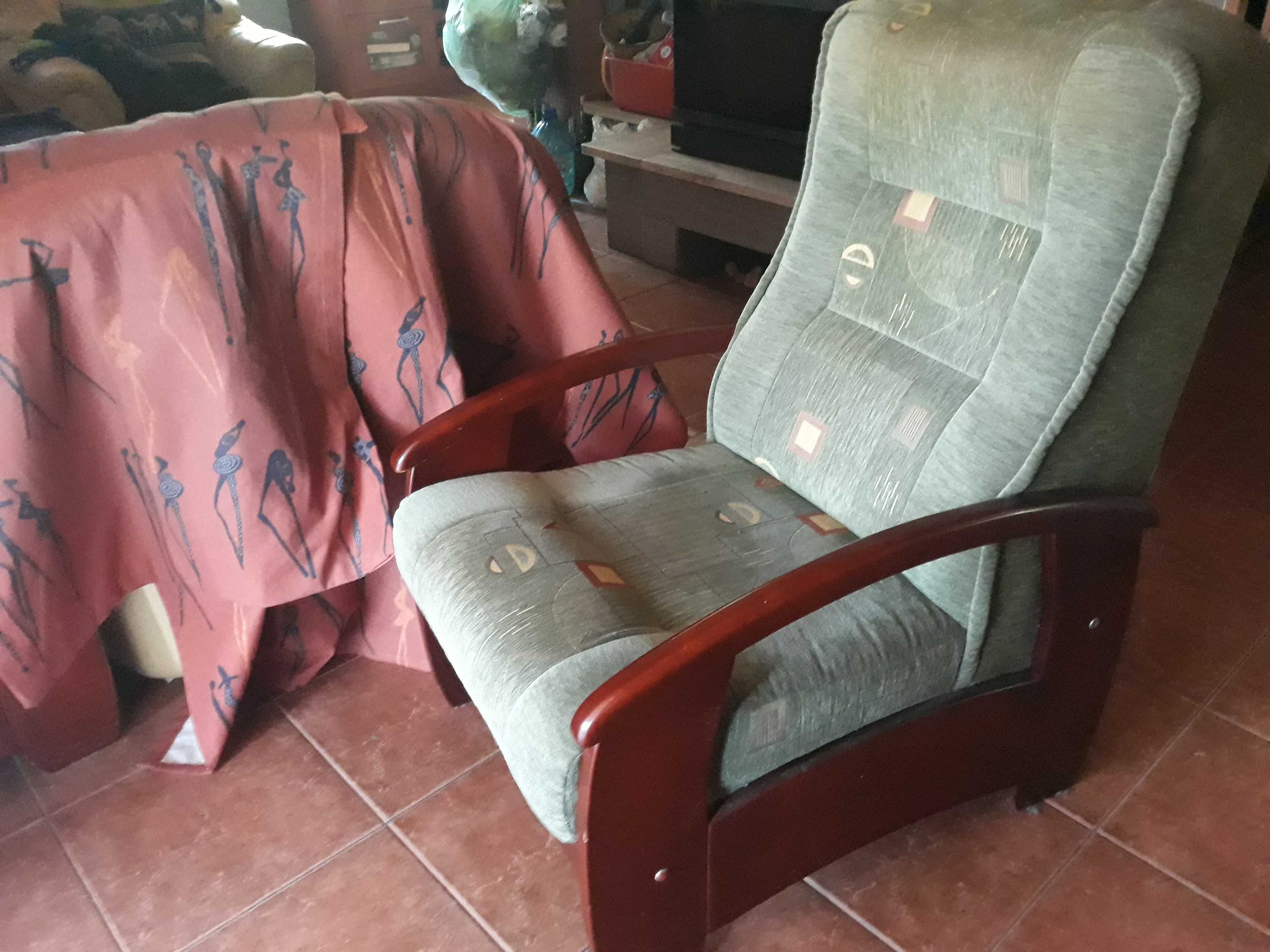 Solidne drewniane 2 fotele + stolik kawowy + narzuty