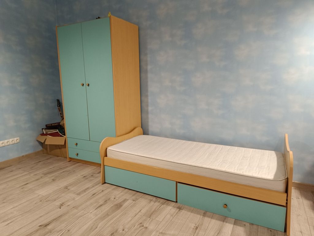 Меблевий комплект дитячо- підлітковий