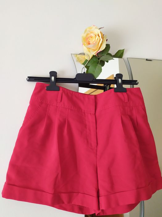Calções vermelhos Primark + saia azul Springfield - tamanho 36