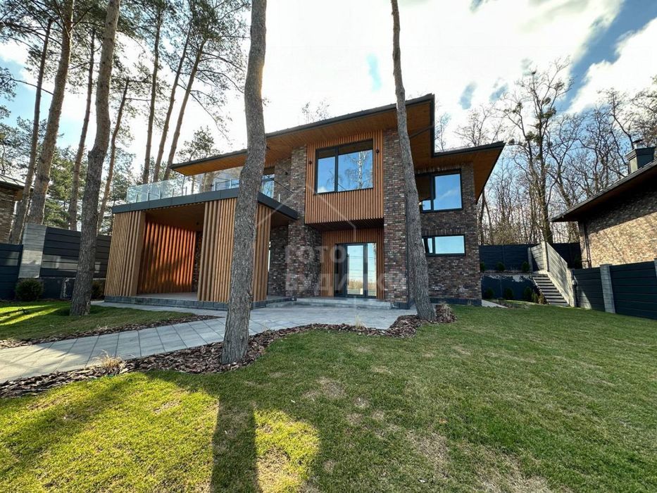 Просторий будинок у Віта-Поштовій з ремонтом, гаражем та газом