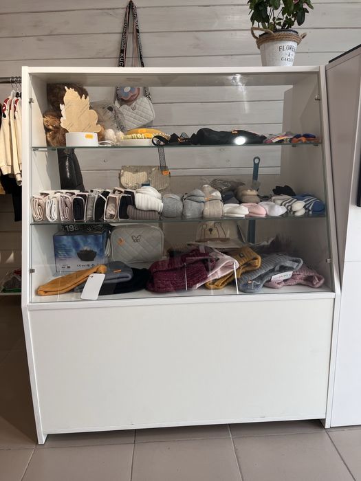 Меблі для магазину одягу