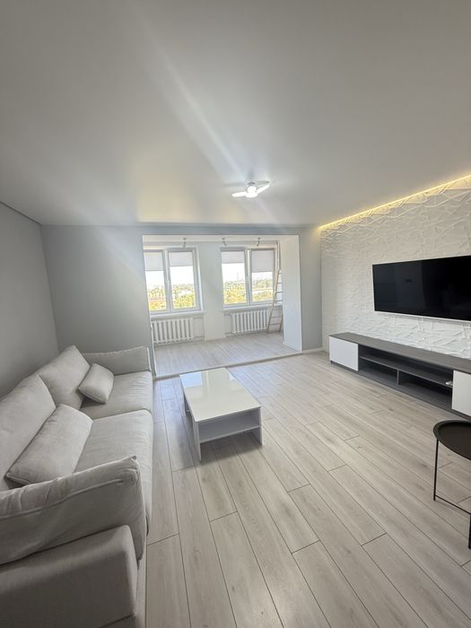 Срочно продам шикарную 2-х к чешку с ремонтом,мебелью и техникой