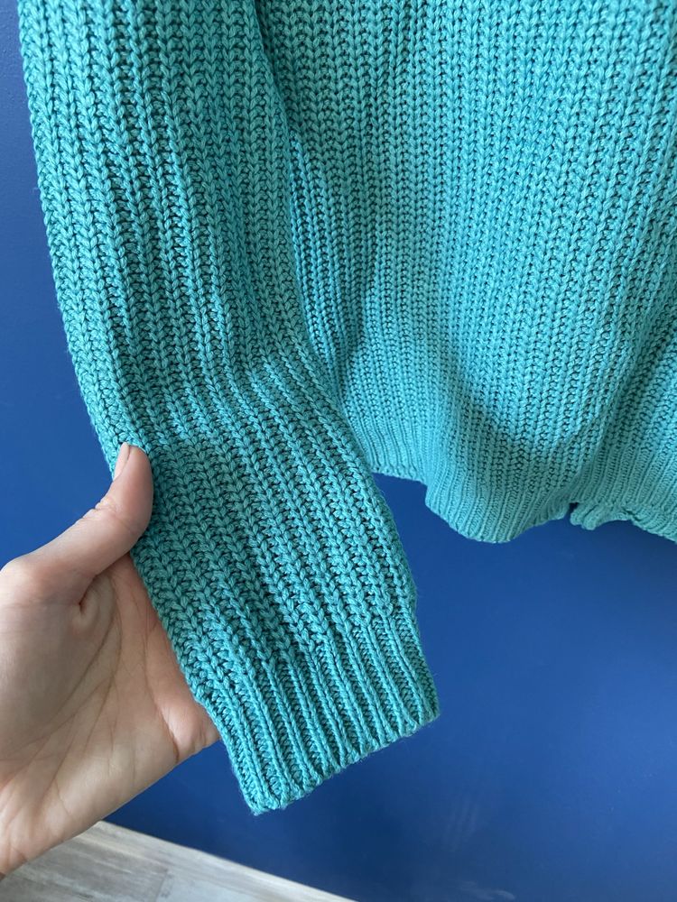 Turkusowy sweter z wiązaniem na plecach