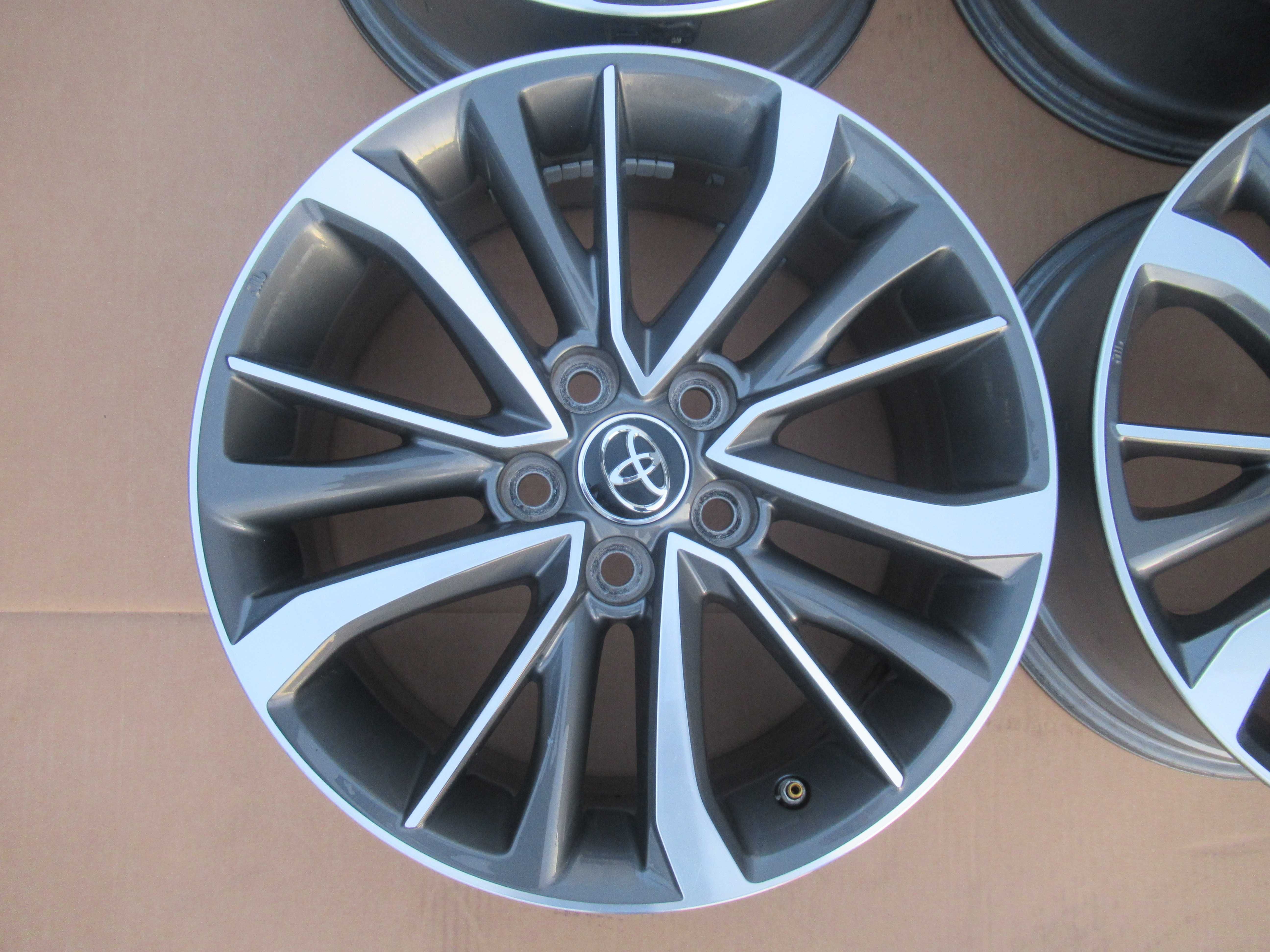 Felgi 17 czujniki TPMS Toyota Avensis Auris Coeolla oryginał HL8104