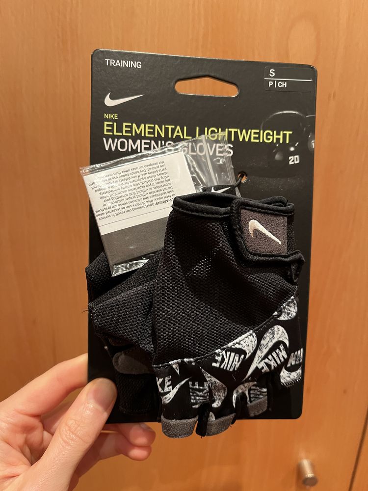 Luvas Nike Elemental Fitness preto e branco - Exercicio / Ginásio