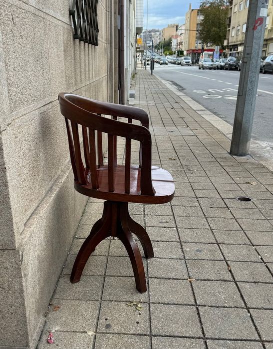 cadeira vintage anos 40/50 "Olaio"  giratória com almofada original