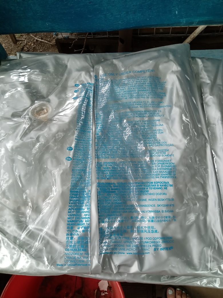 Продам надувние.  матраси. Цена 200 гр.