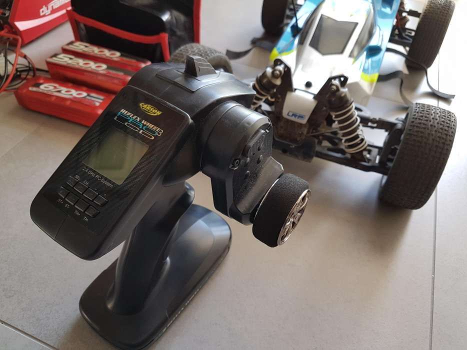 Carro eléctrico 1:8 competição