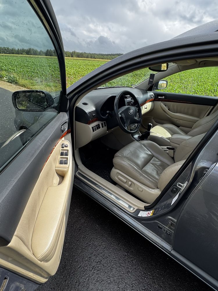 Toyota avensis T25 2.0 D4D 116km ZADBANA