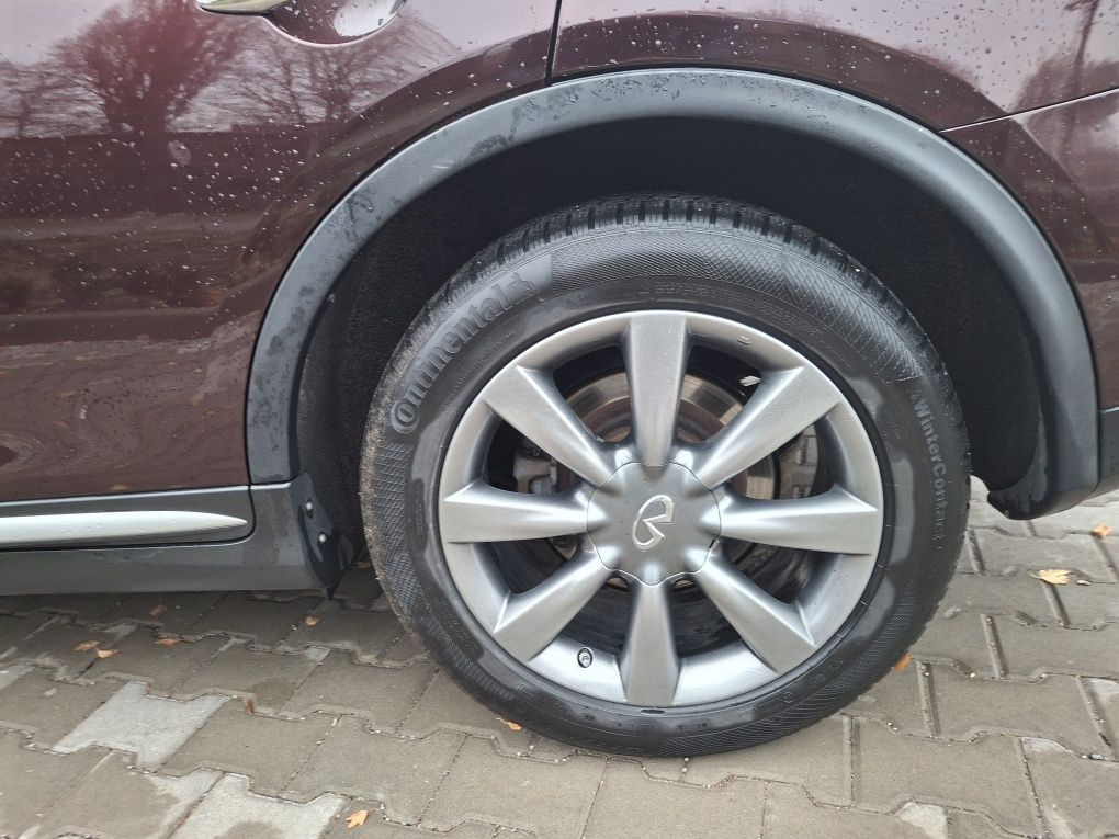 А втомобіль Infinity Qx50 2017 .