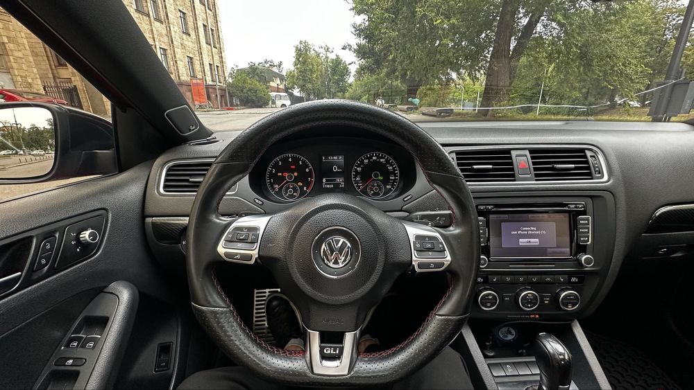 Volkswagen Jetta GLI 2.0 TSI DSG 250 2013