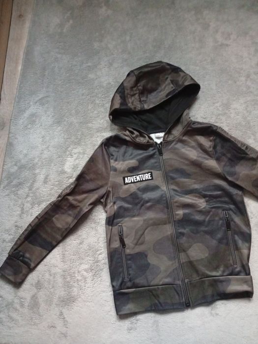 Bluza rozpinana z kapturem moro, ocieplana 134