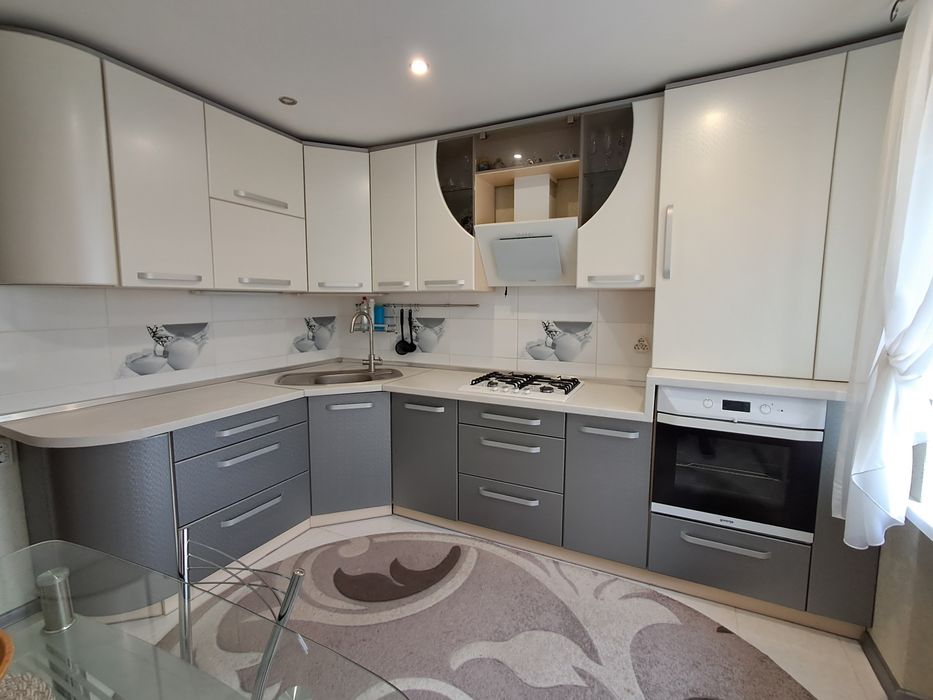 Продам з ремонтом 2-кім.кв по Пр. Миру  (ЗАЗ)