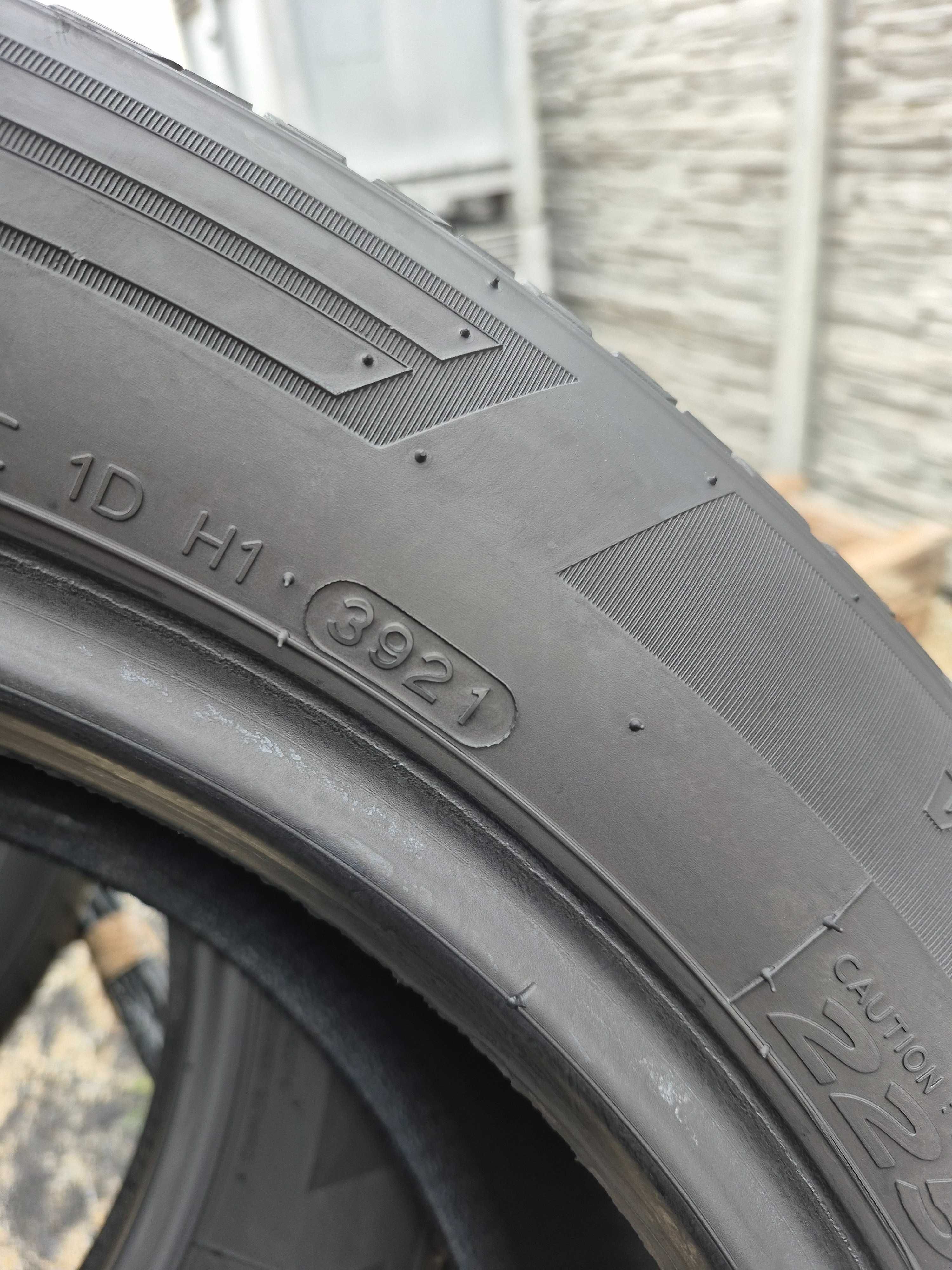 Opony Hankook Wintericept LV 225/55R17C zima 21r 2szt