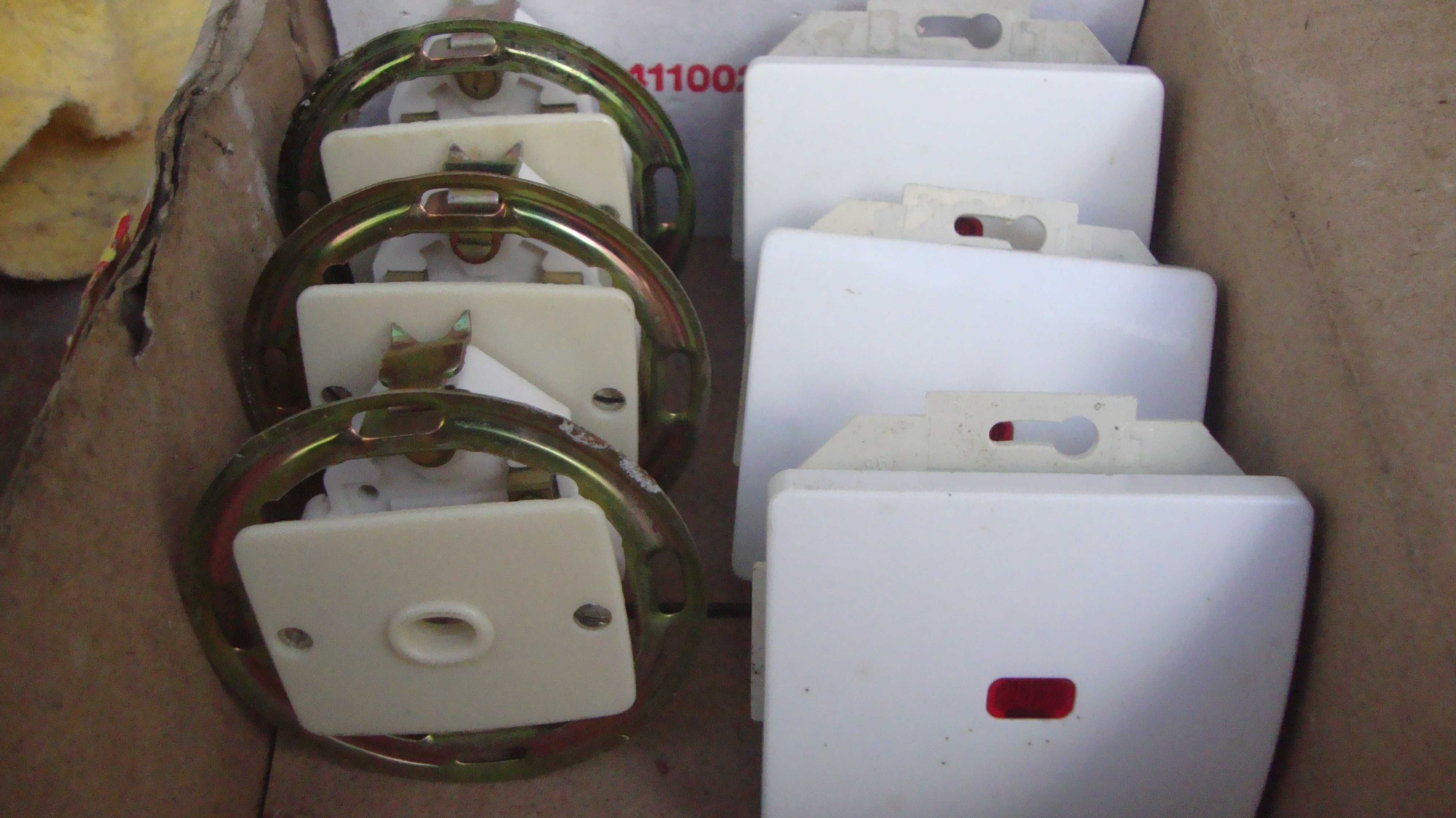 Vendo muitos Materiais de Eletricidade Sobrantes de Div. trabalhos