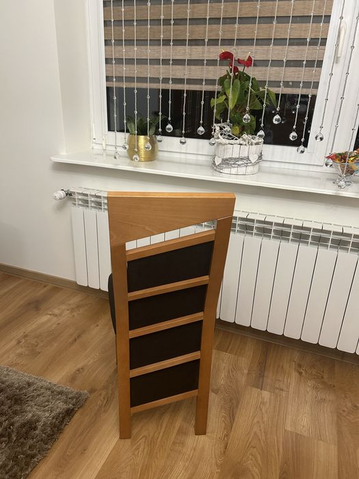 Sprzedam stół z krzesłami