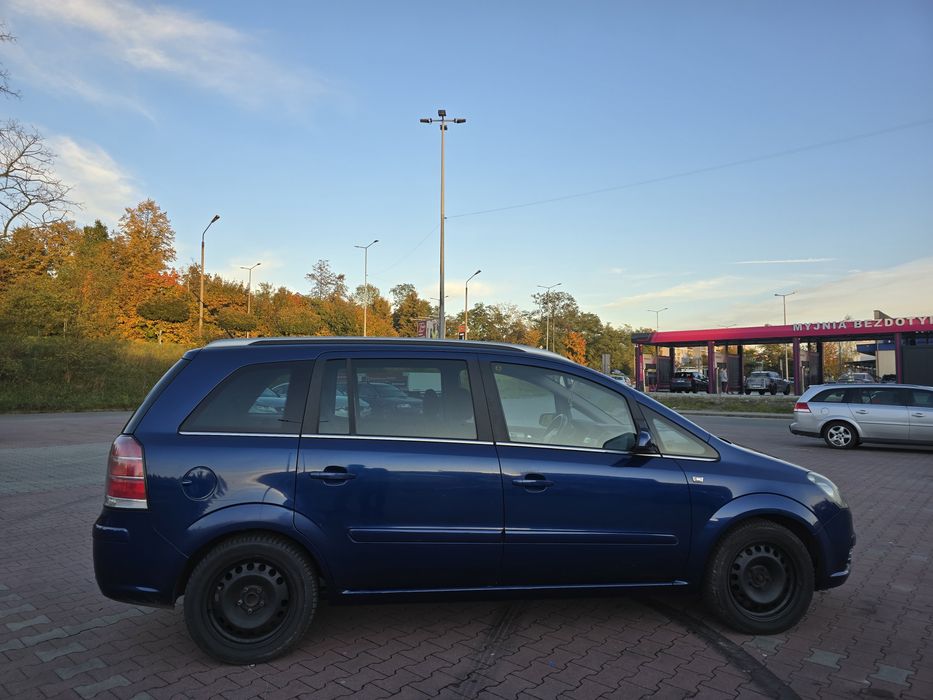 Ładny Opel Zafira 7os 1.8 - długie opłaty, do jazdy