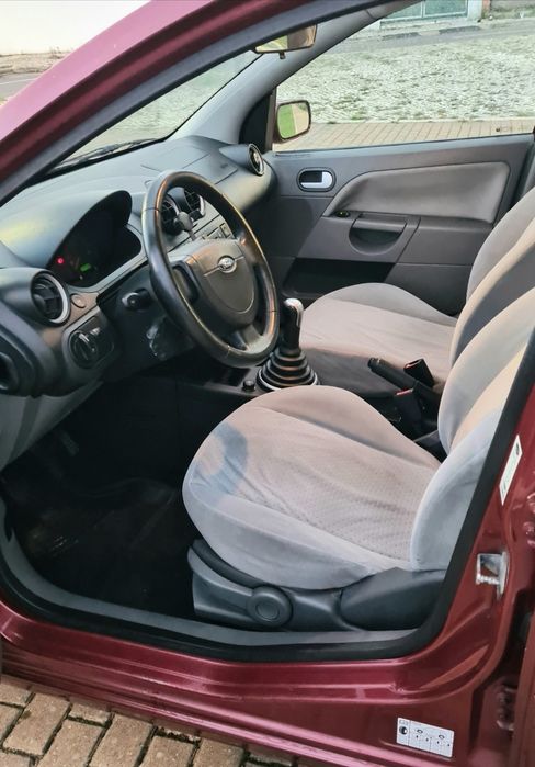 Ford fiesta 75cv 16v impecável revisão completa
