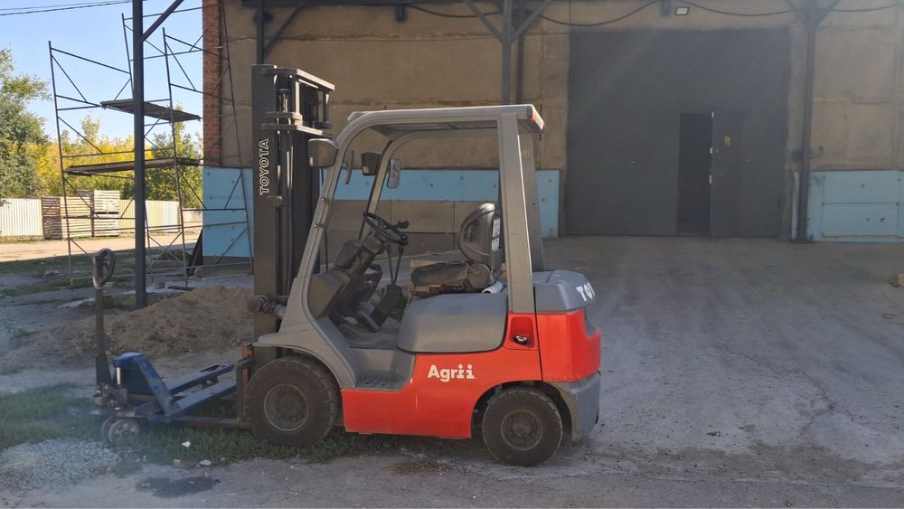 Продам погрузчик TOYOTA