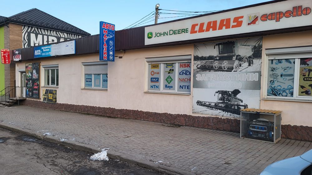 Продається фасадне приміщення