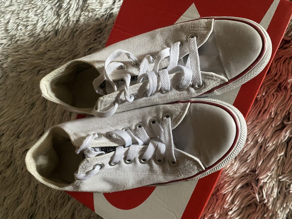 białe buty Converse