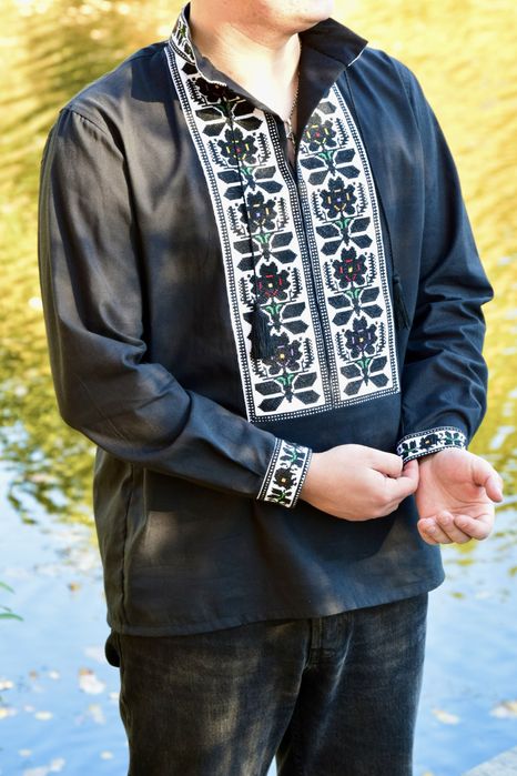 Борщівська чоловіча вишиванка з білою вишивкою