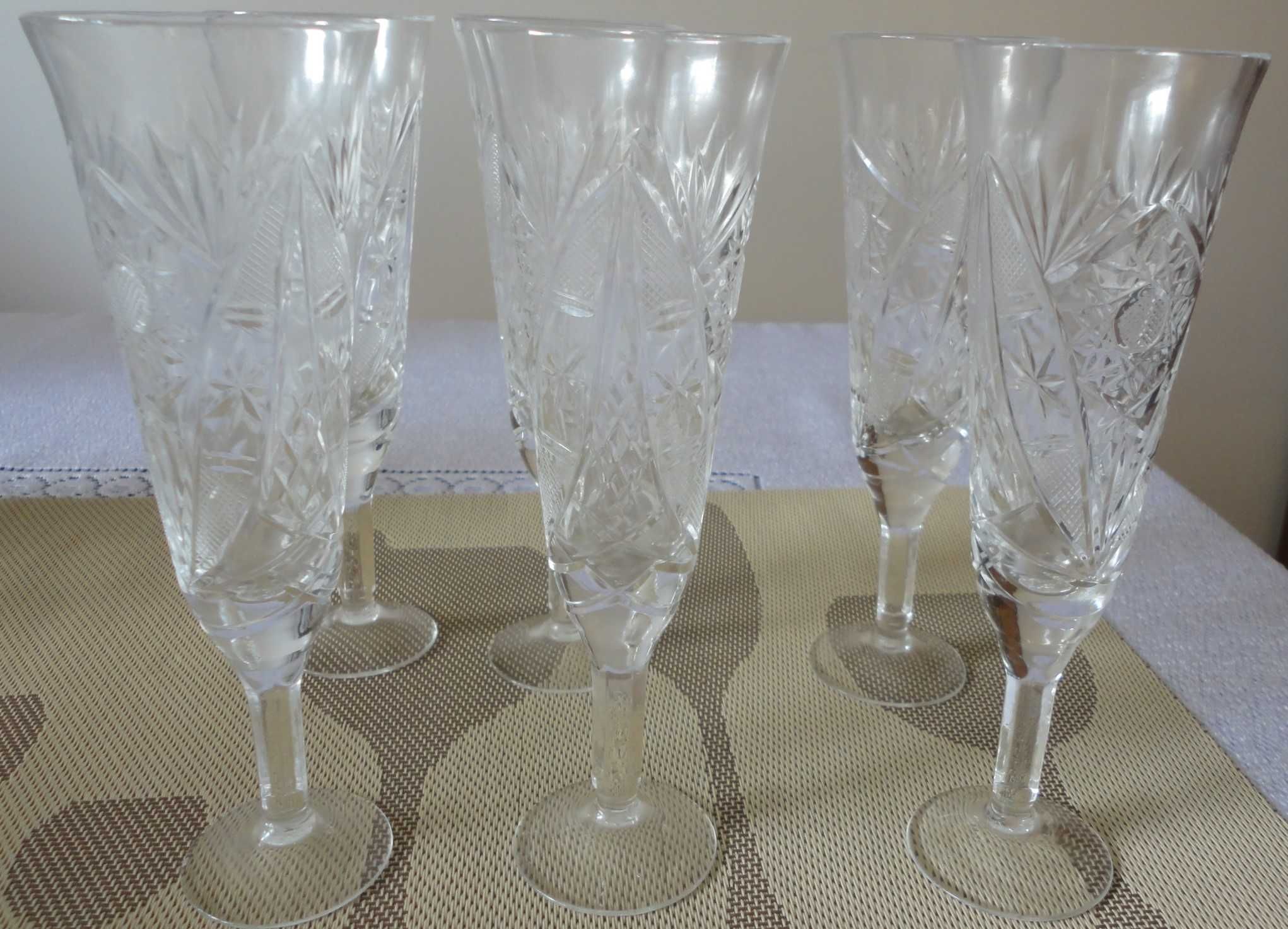 Piękne stylowe kryształowe kieliszki do szampana 6 sztuk.