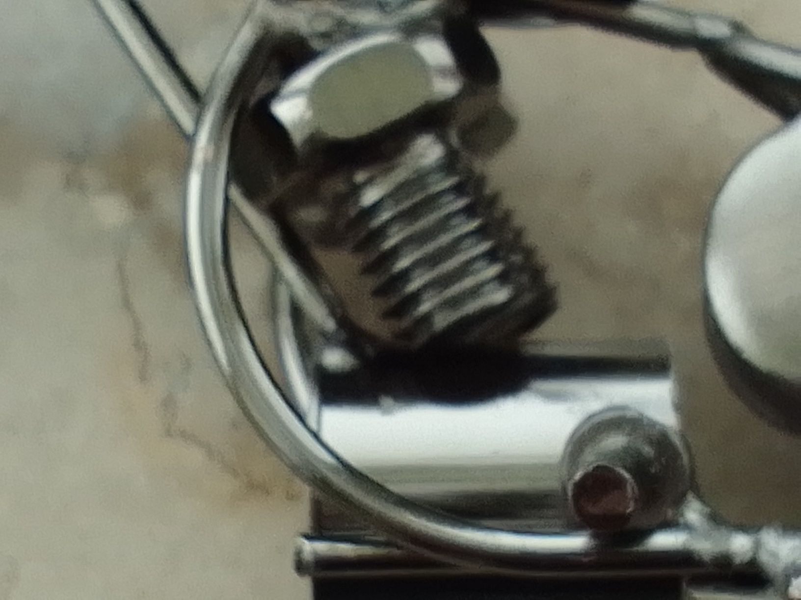 Motocykl ze śrubek ręcznie robiony