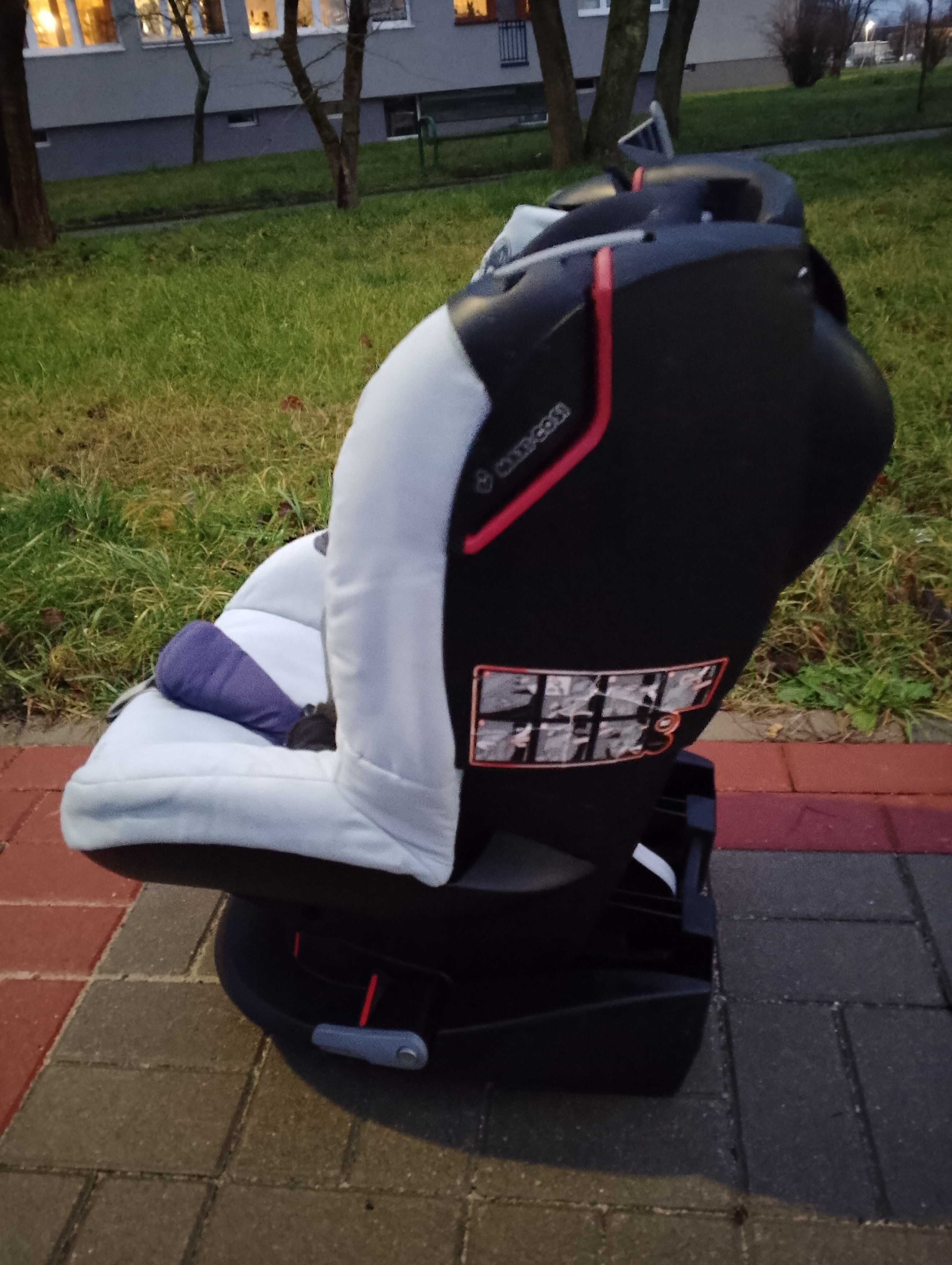 Fotelik, różne maxi cosi samochodowy dla dziecka