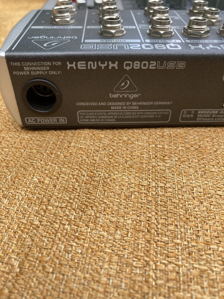 Mikser Behringer Xenyx Q802USB bez zasilacza