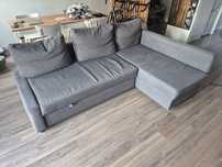 Sofá Ikea Freheten 
Modern dark living room with dark grey co