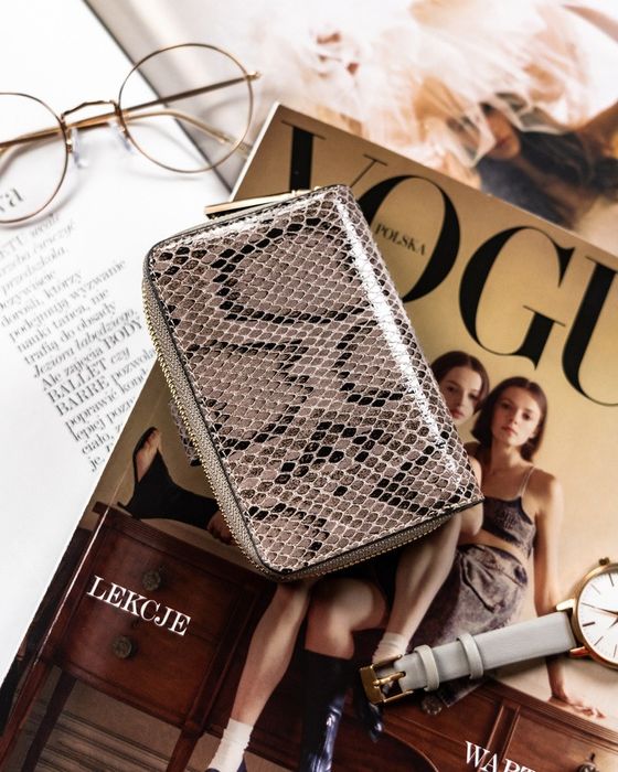 kompaktowy portfel damski z egzotycznym wzorem - peterson