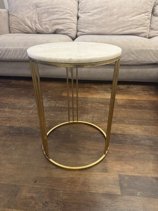 Stolik z marmurowym blatem zara