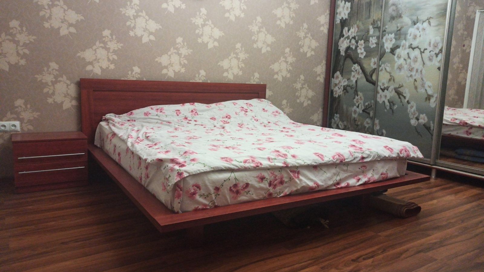 Спальня кровать двуспальная большая  тумбочки Одесса