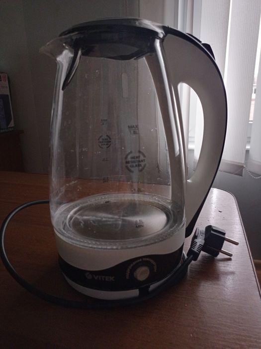 Електрочайник vitek vt-7027 BW на запчастини
