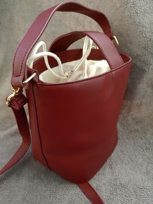 Torebka z kołnierzem bordowa worek Avon