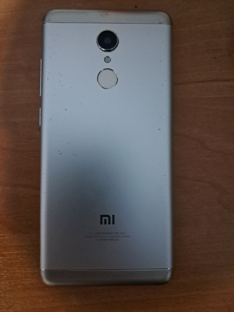 Продам смартфон Xiaomi Redmi 5