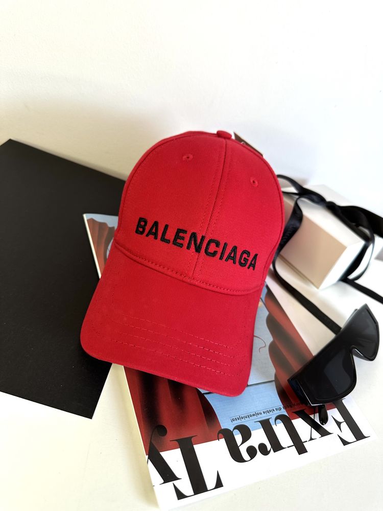 Stylowa czapka z daszkiem w stylu Balenciaga