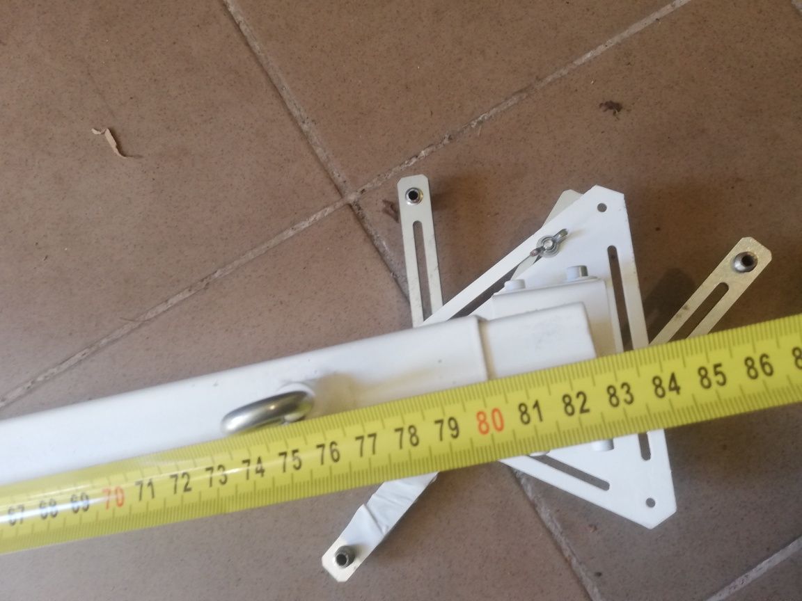 Uchwyt długi ścienny do projektora