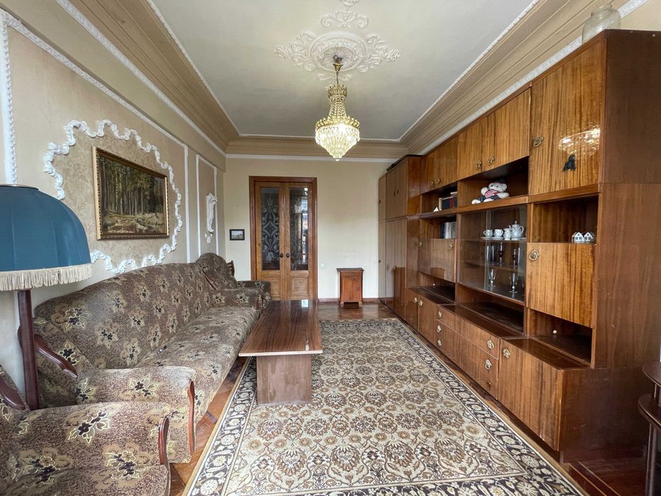 Продам Сталинку, в доме со шпилем, на Плехановской.(404261)