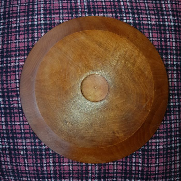 Drewniany zdobiony pięknie talerz