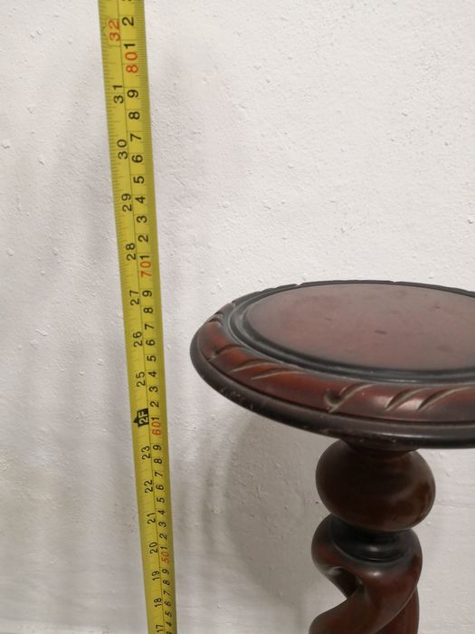 Coluna decorativa em madeira