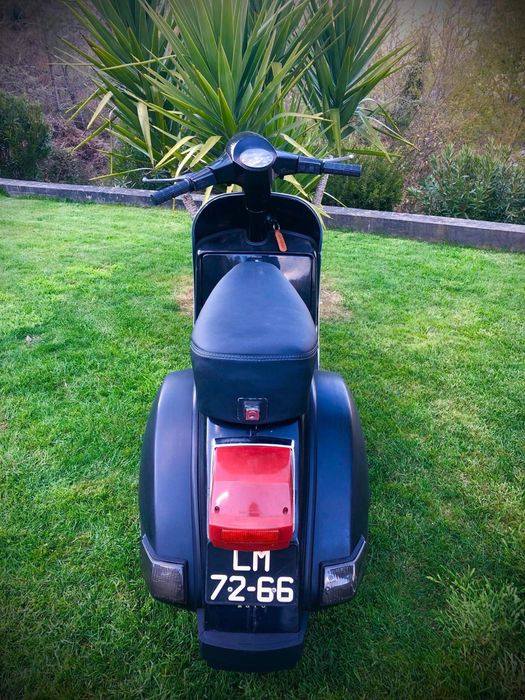 Vespa PX 125 preta