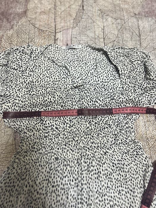 Легке літнє плаття з гарним декольте