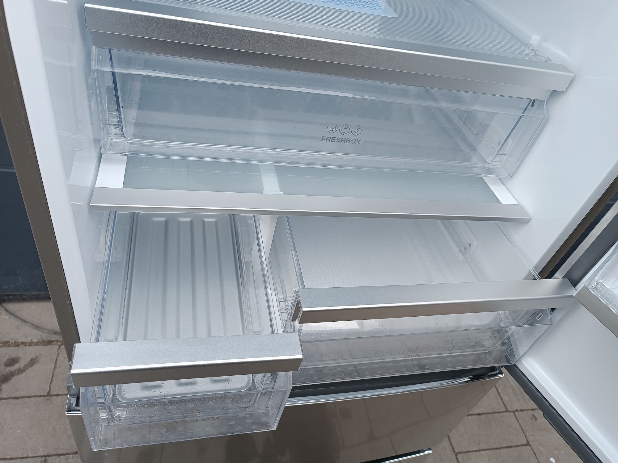 Багатодверний холодильник Haier шириною 70см