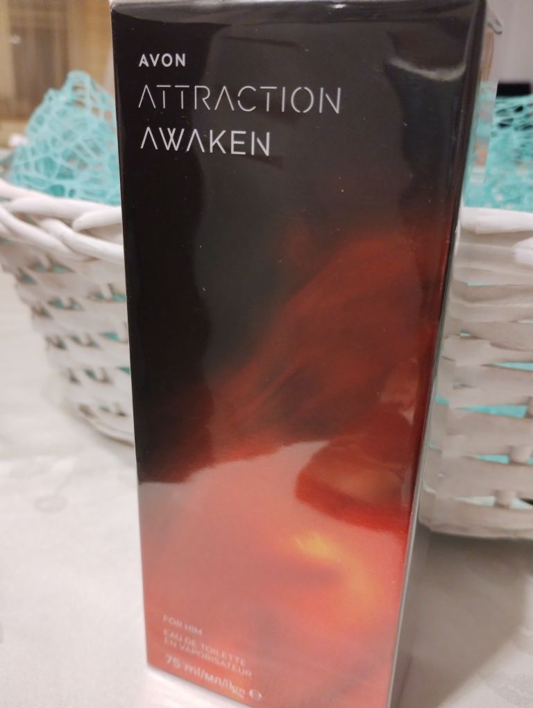 Woda toaletowa Avon Attraction Awaken