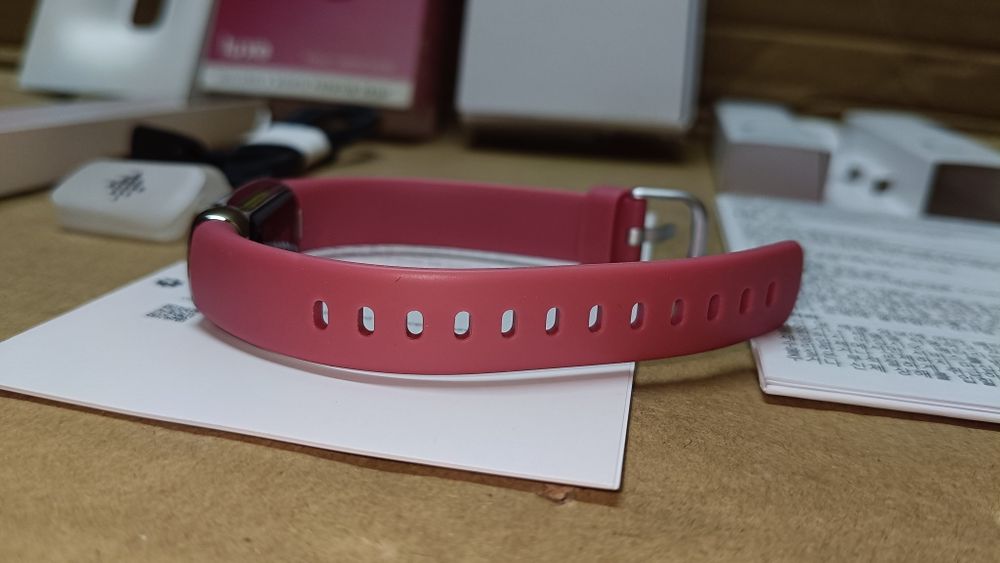 Smartband Fitbit Luxe różowy